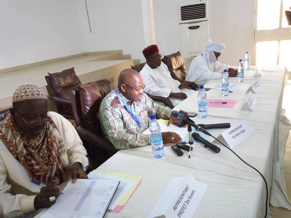 Le Directeur de Programme  de MCA-Niger, Moussa Mahamane Chano (au centre)